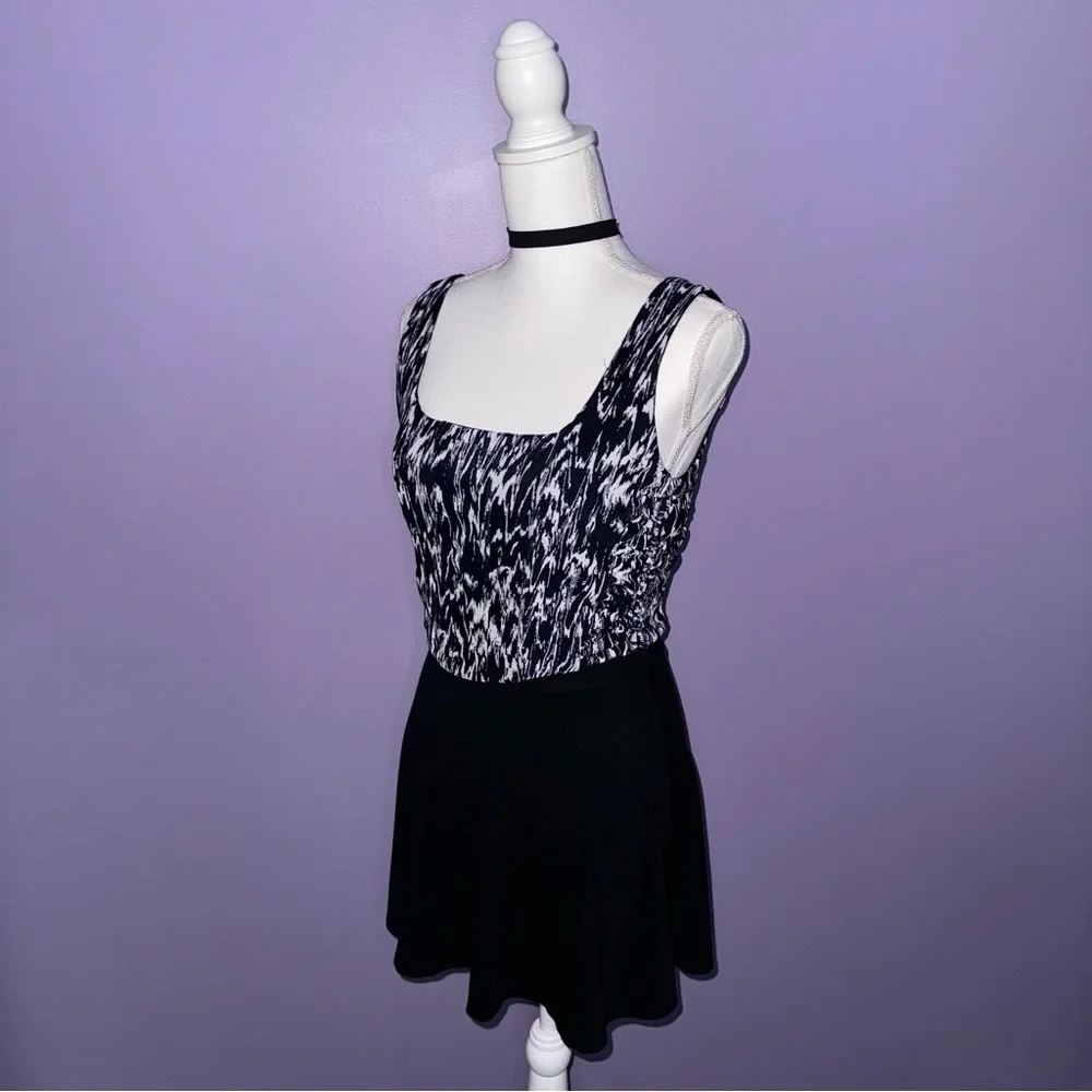 FINAL PRICE!!  NWT House of Harlow Patterned Corset Top - Picture 4 of 13